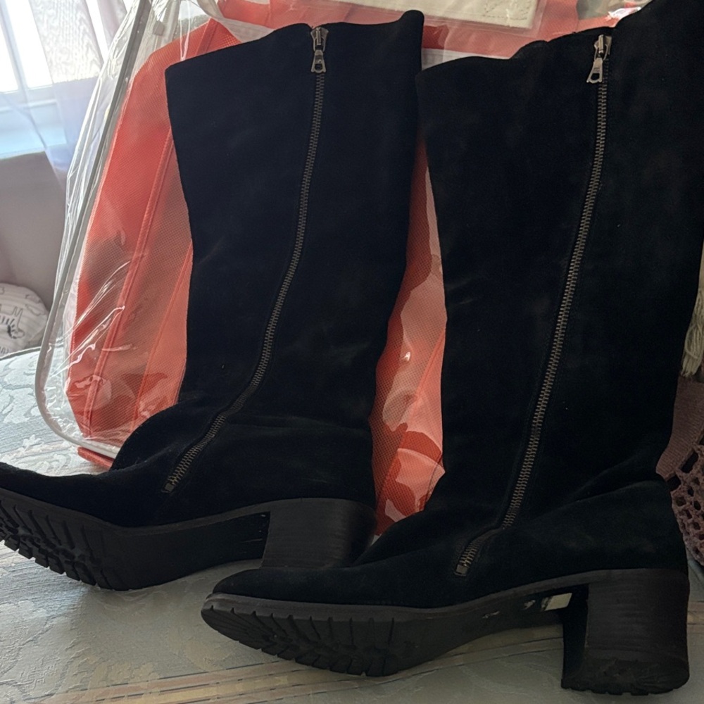 Joan & David Elegant Black Heeled Boots